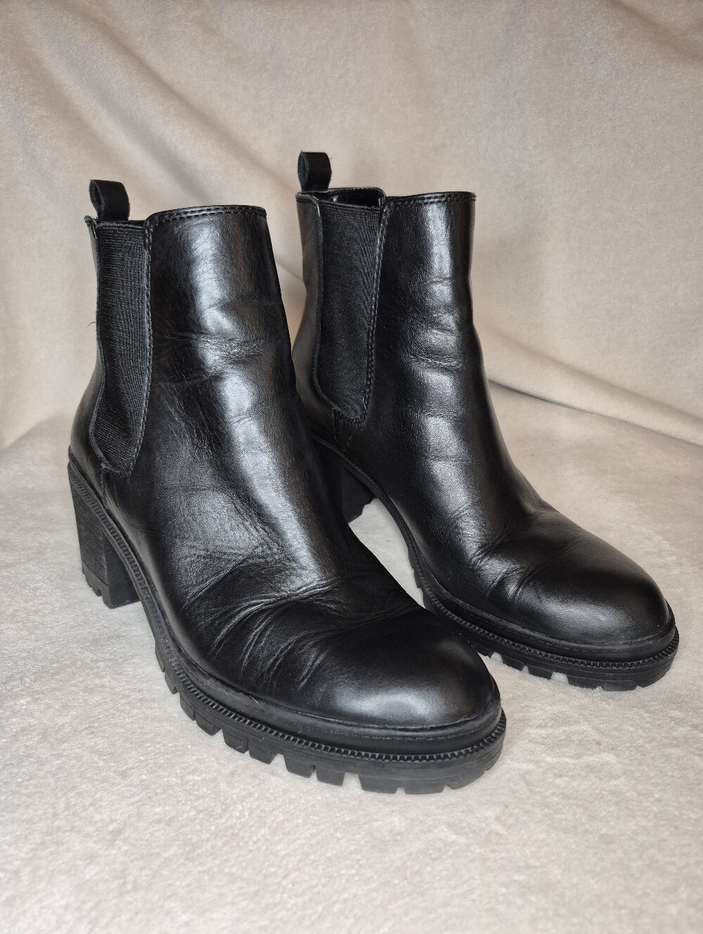 Aldo Black Leather Block Heeled Chelsea Boots SIZE 8.5 Round Toe Pull-On Womens